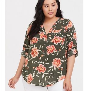 Torrid  OLIVE GREEN FLORAL CHALLIS PULLOVER BLOUSE